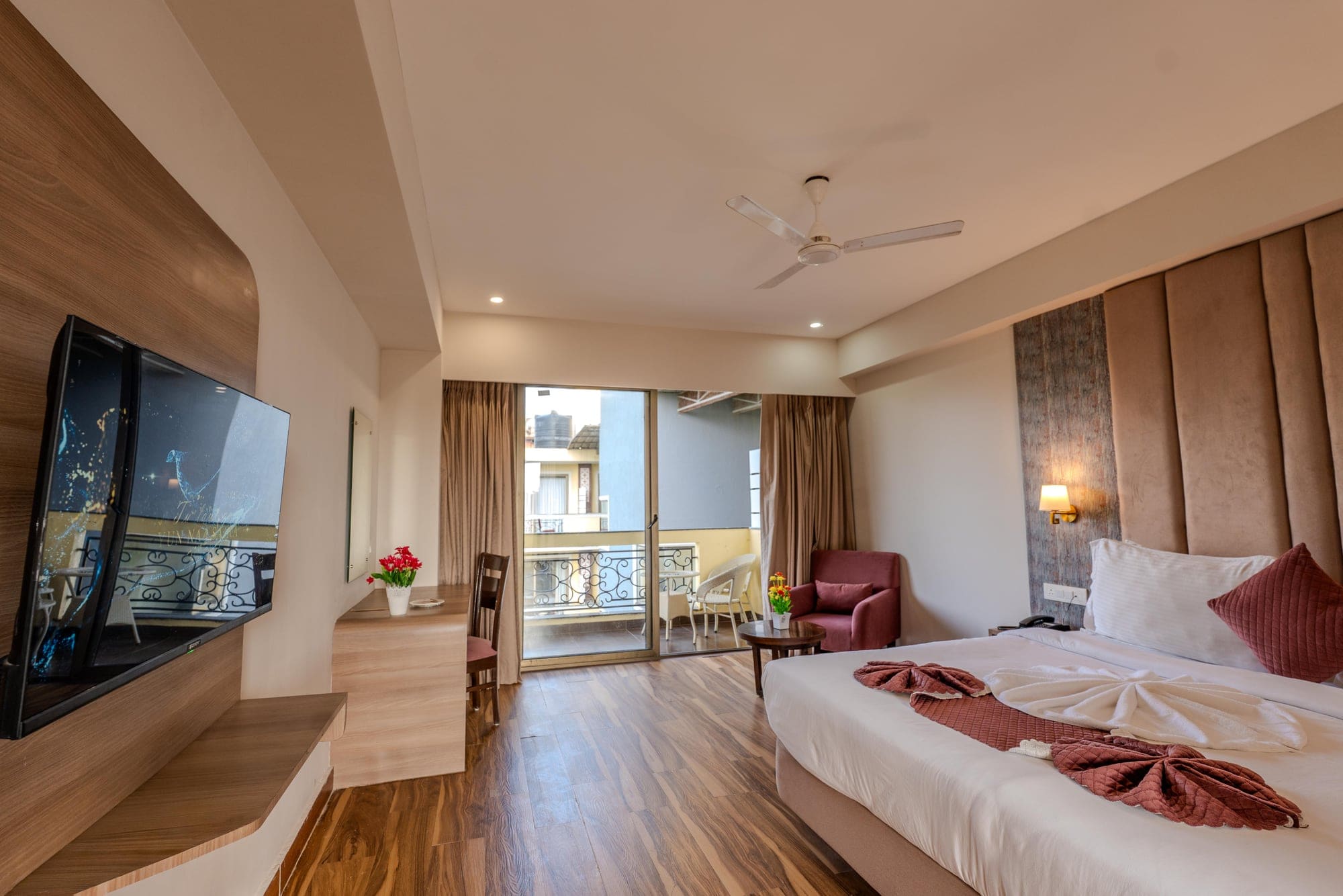 Deluxe Pool View room with TV, desk and bed