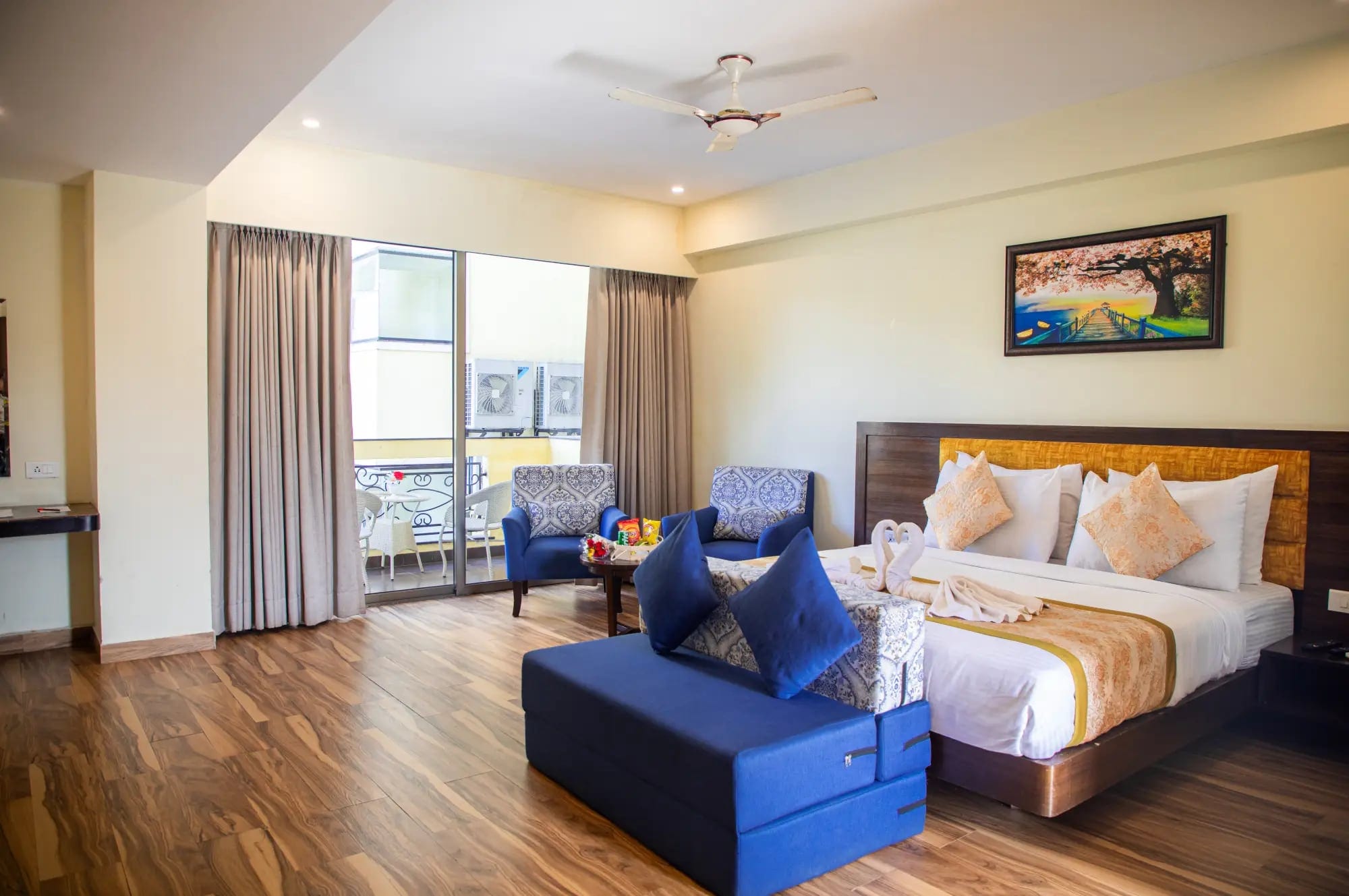 Junior Suite bedroom with balcony